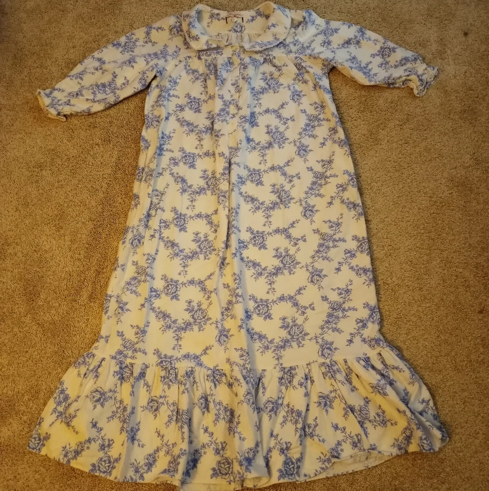 VTG Brandywine Nightgown - Picture 1 of 7
